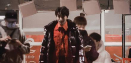 男明星路透照,男明星风采瞬间，魅力四溢引人瞩目