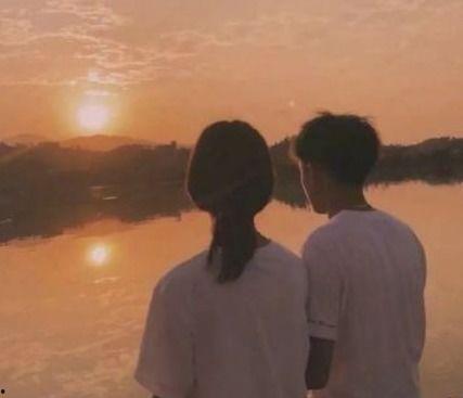 吃瓜认识的情侣网名,情侣网名的浪漫故事