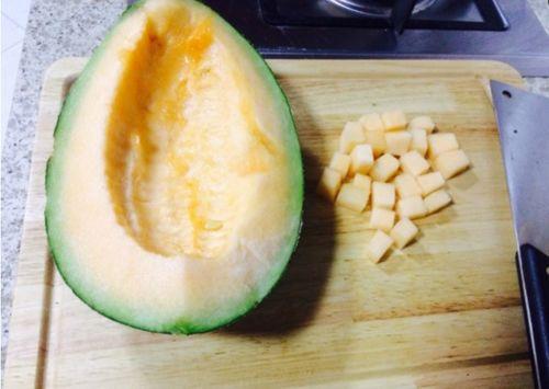 吃哈密瓜放屁视频,揭秘吃瓜后的“欢乐”瞬间