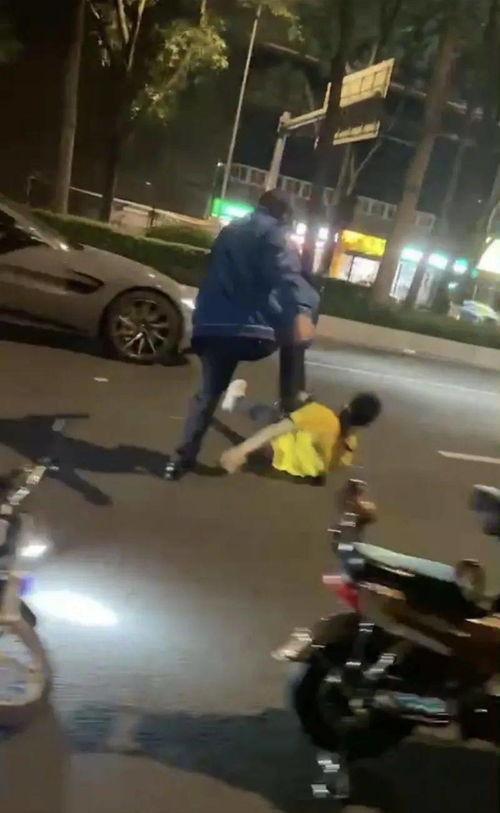 广州爆料外卖小哥视频曝光,真实工作状态引发社会关注