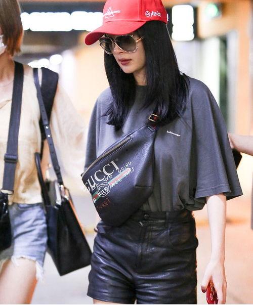 明星背的斜挎包