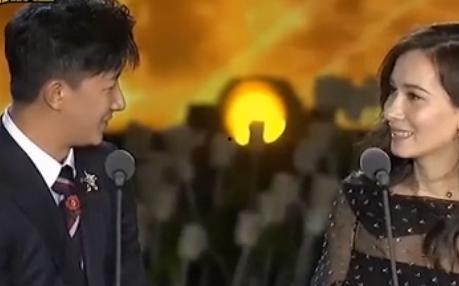 明星恋情暗示女方,揭秘明星甜蜜恋情背后的女主角