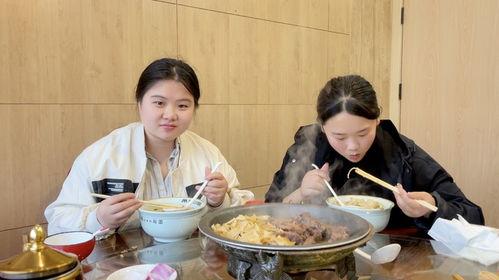 吃席吃瓜小孩,揭秘吃席小孩的欢乐时光